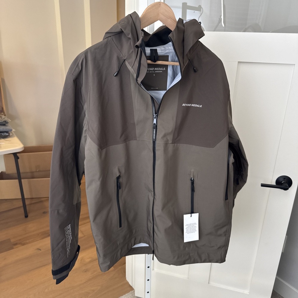 Beyond Medals 3L Tech Jacket Unisex S Brown Snowboard Ski Shell NWT